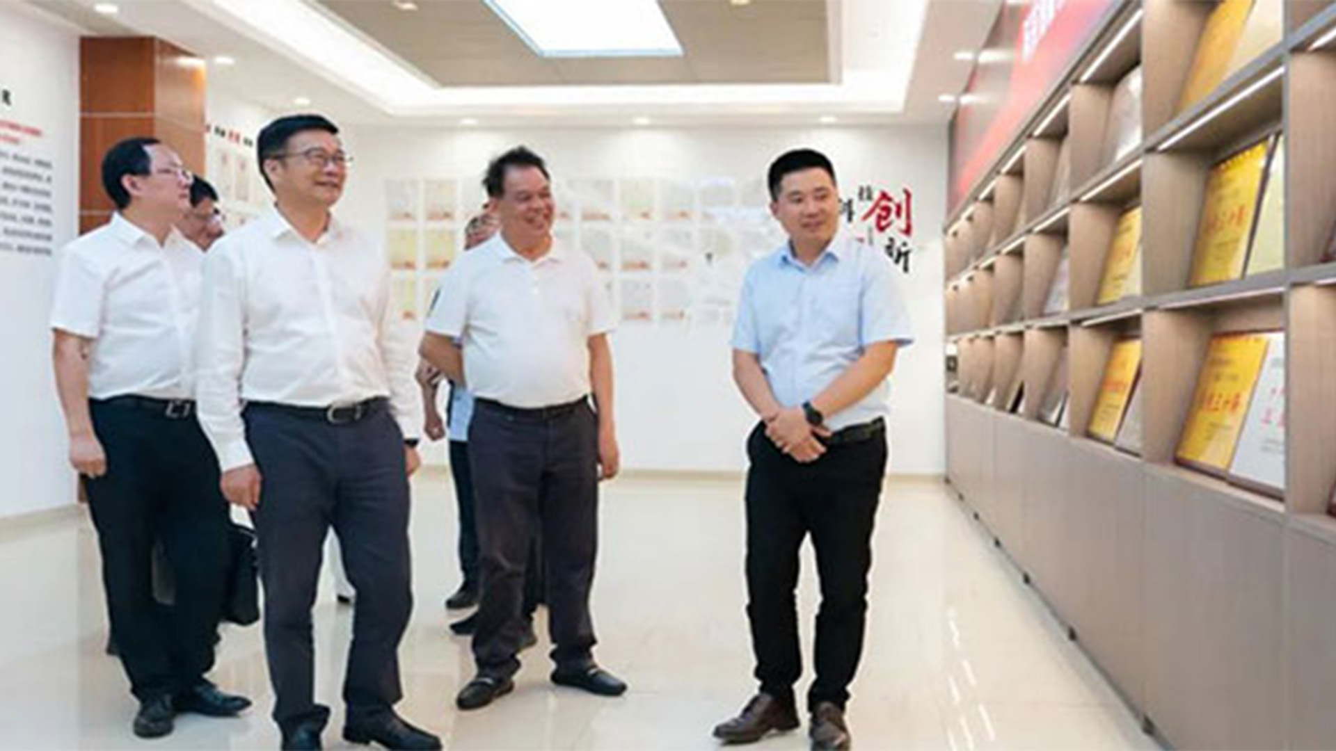 溫州灣新區(qū)黨工委書記、管委會(huì)主任周一富走訪浙江石化閥門有限公司